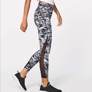 Train times lululemon black and white leggings